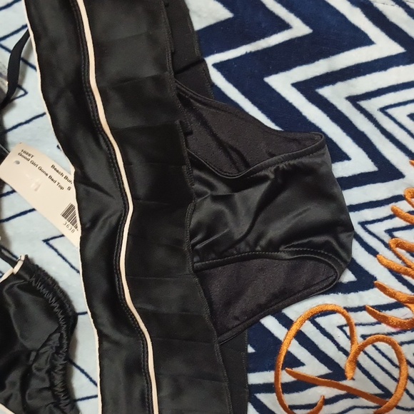 Beach Bunny Good Girl Gone Bad Sm Top Md Bottom - Picture 3 of 9